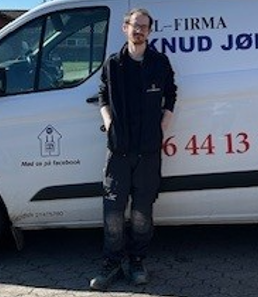 Lewis - Elektriker hos El Firma Knud Jørgensen